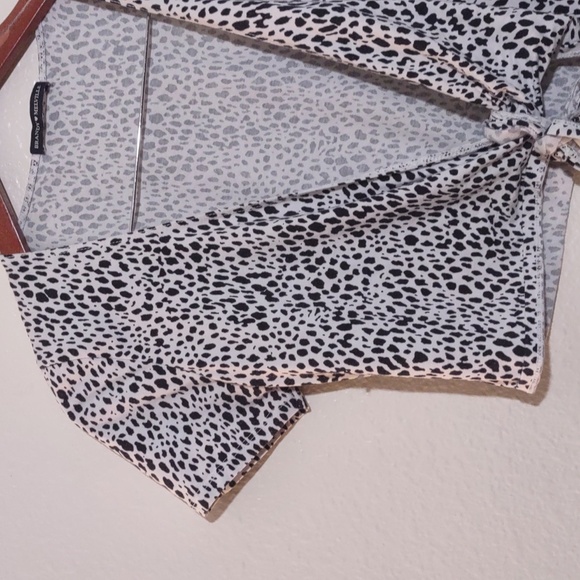 SLIGHTLY USED BRANDY MELVILLE RARE CHEETAH PRINT TIE TOP - Picture 3 of 6